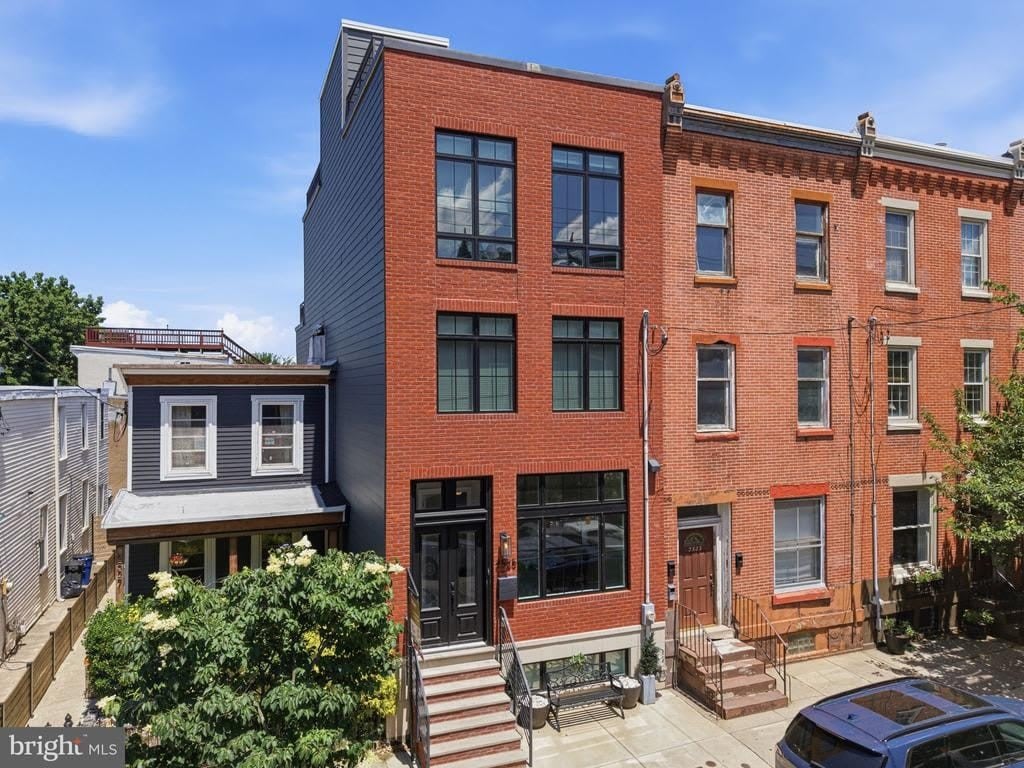 2525 BROWN STREET – photo 1