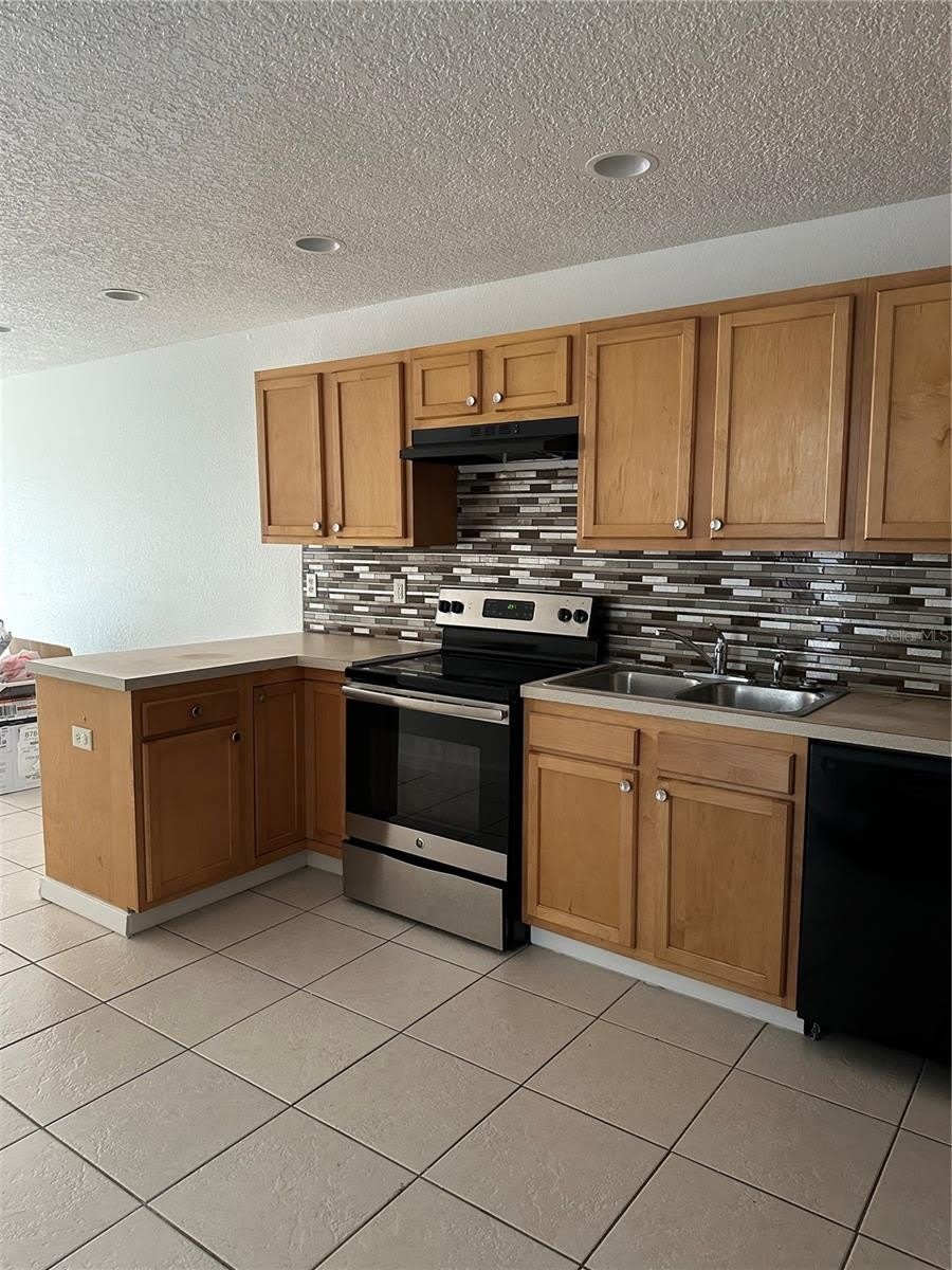 752 E BROOME Street – photo 3