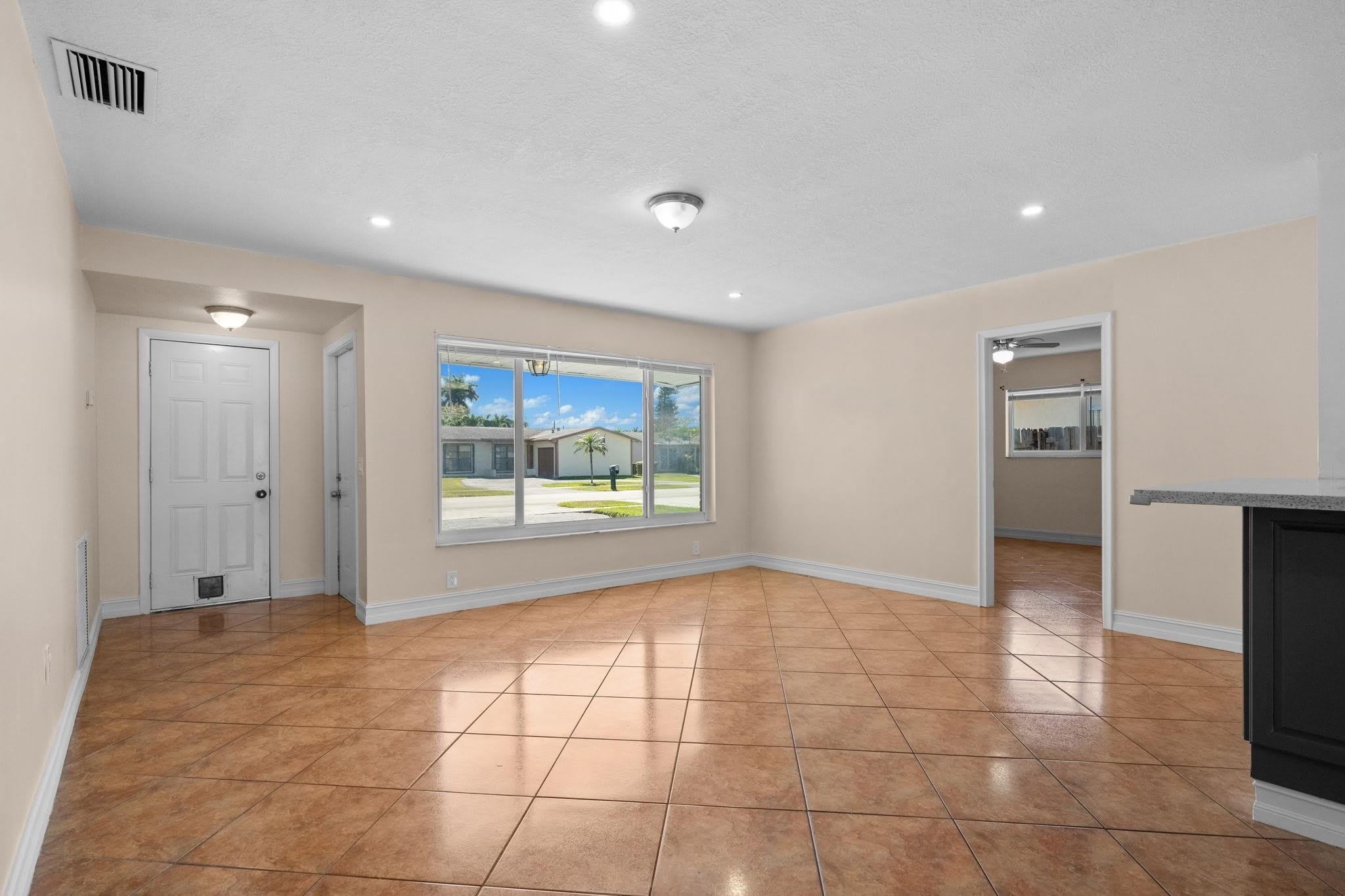 11371 Nw 40Th Place – photo 4
