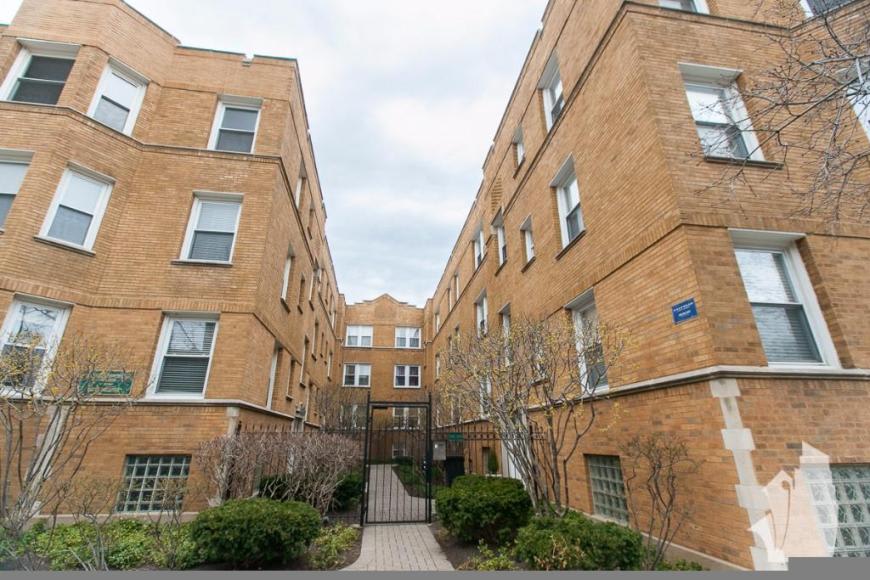 634 West Roscoe St. – photo 1