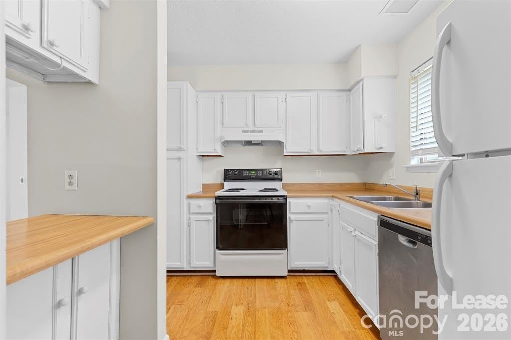 3156 Heathstead Place – photo 4