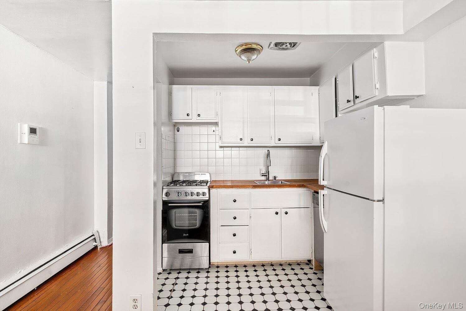 160 E 26TH Street – photo 3