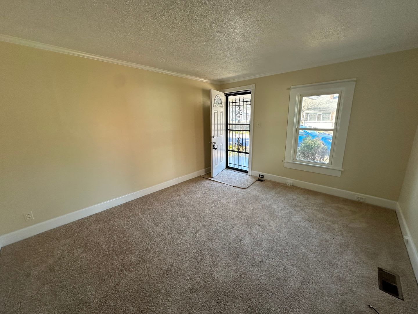 Lots of Space – photo 2
