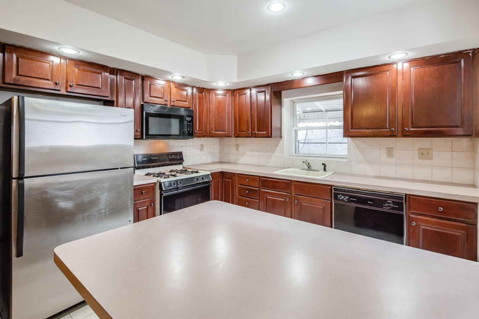 Three Bed Point Breeze Townhome – photo 5