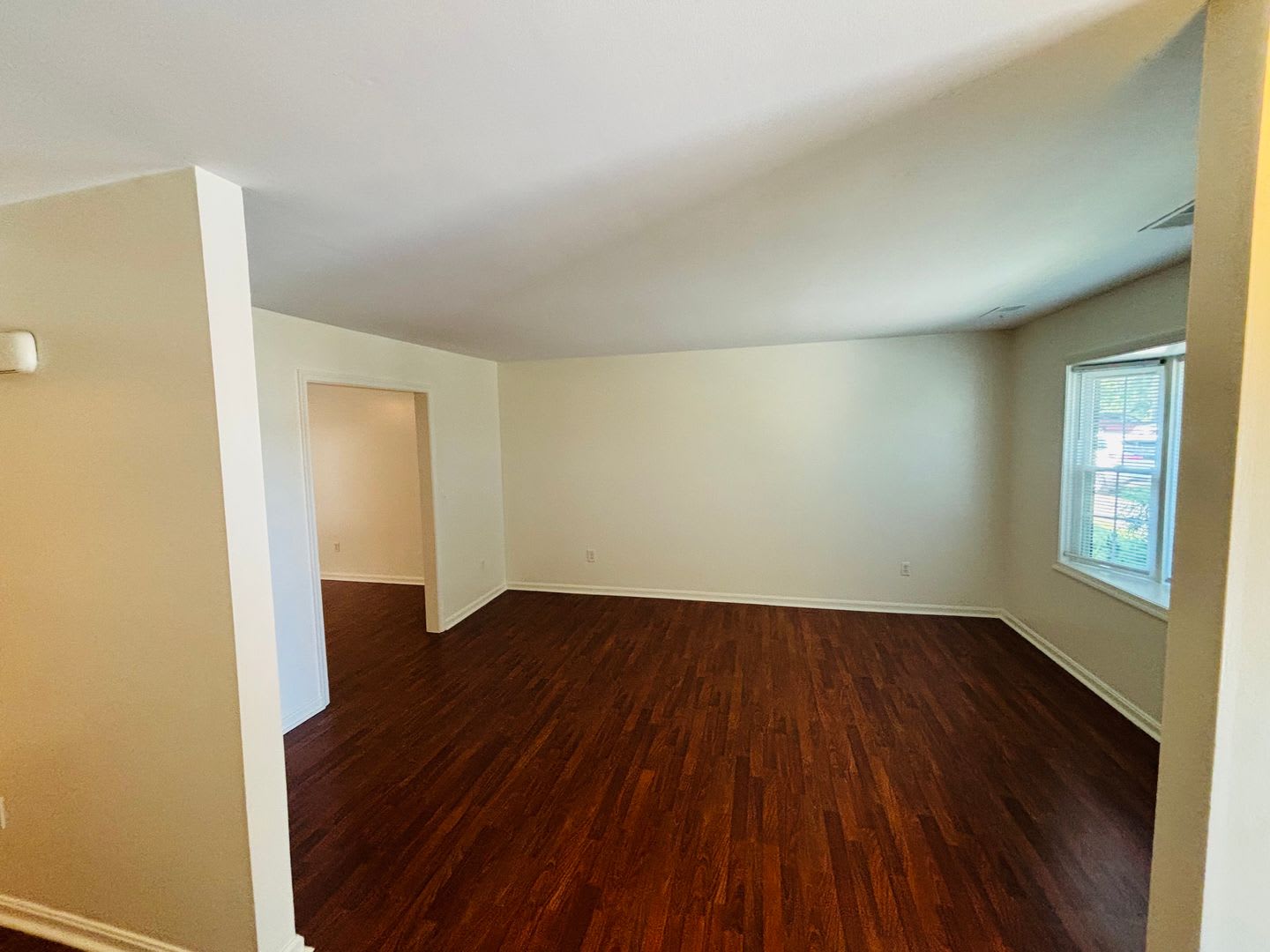 3 Bedroom, 2 Bath Townhouse – photo 4