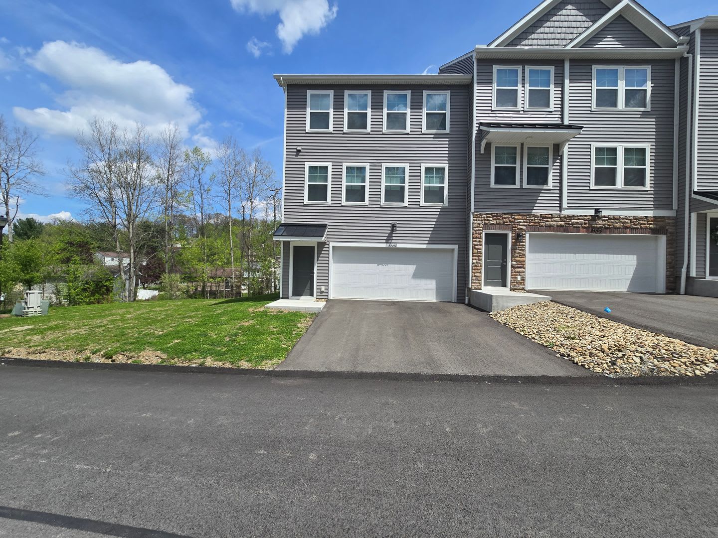3 Bedroom End Unit Townhouse – photo 2