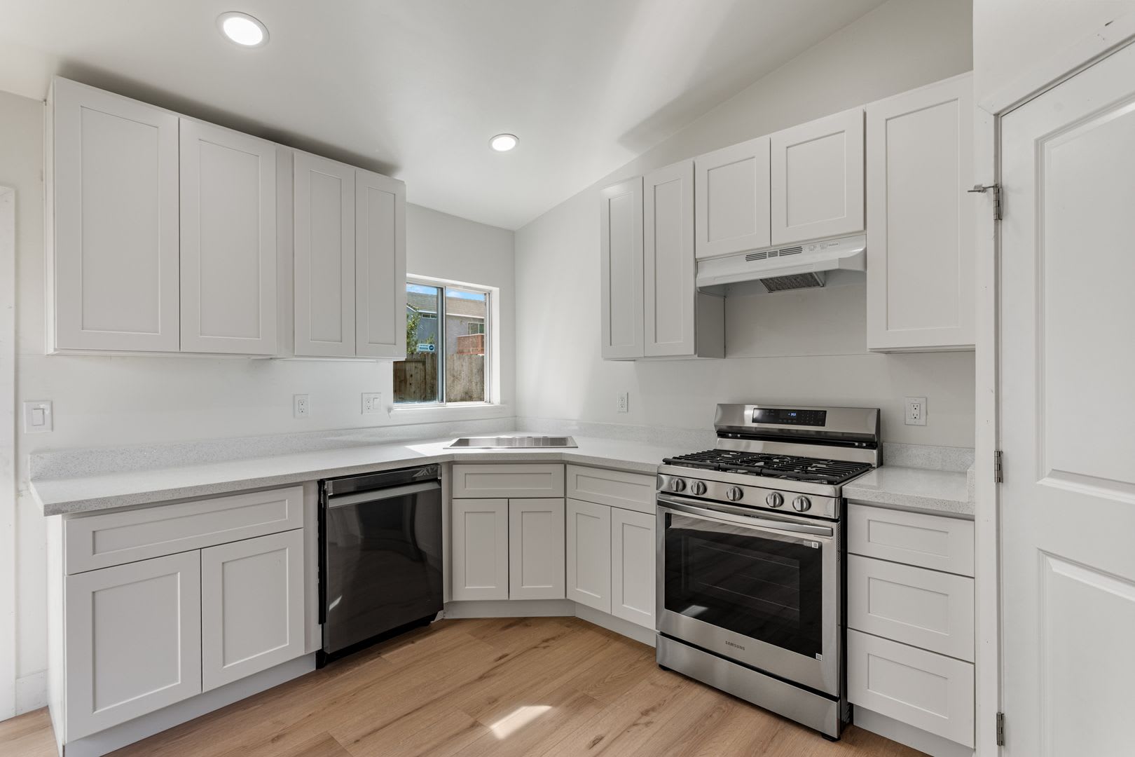 Remodelled, Move in Ready, Single Story House – photo 5