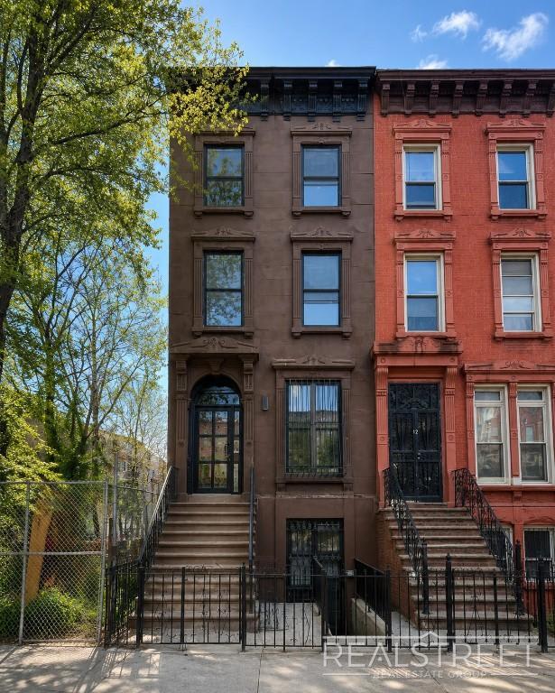 14 Spencer Place – photo 1