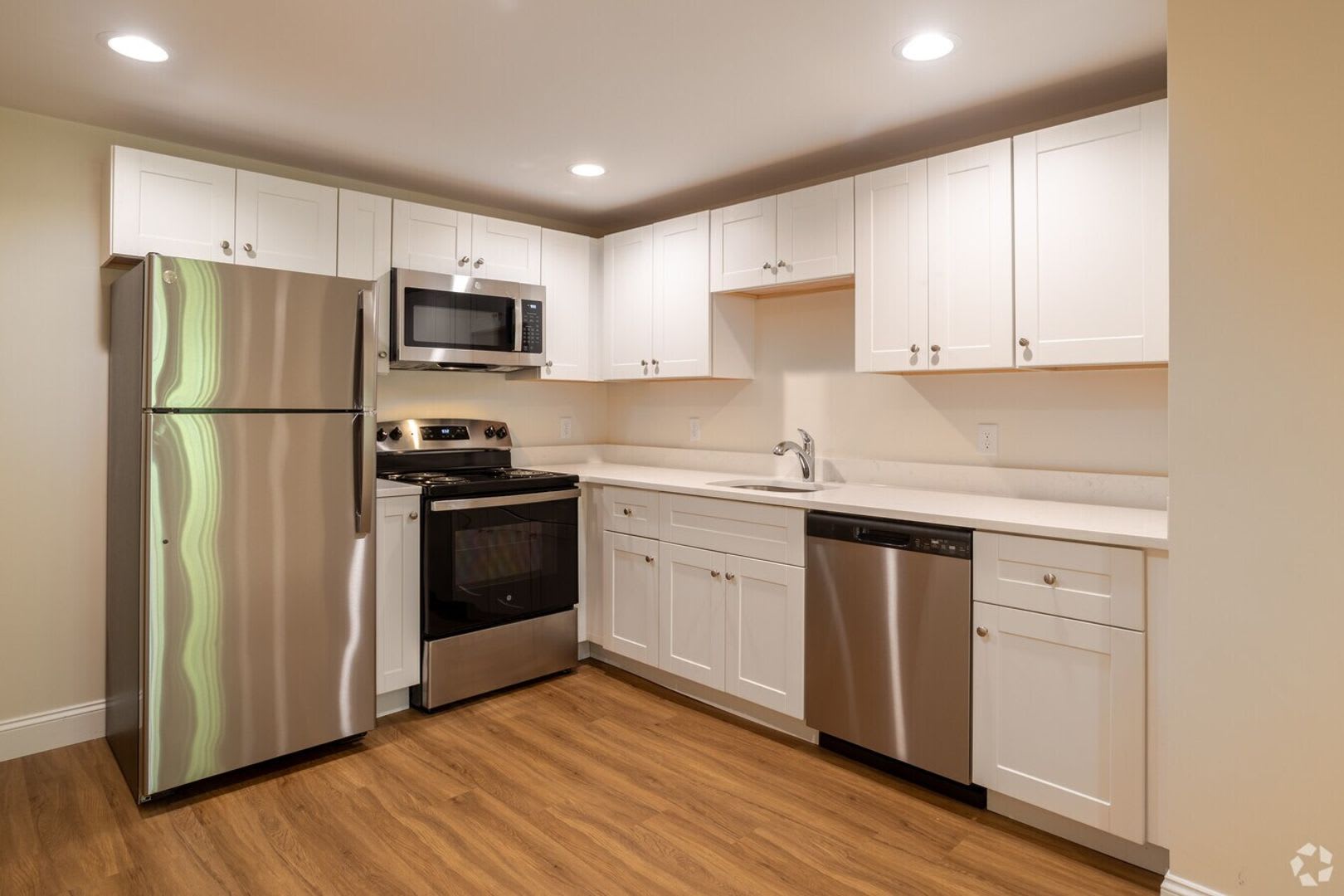 Tudor Crest Apartments 2 Autumn Way Seabrook Nh 03874 – photo 2