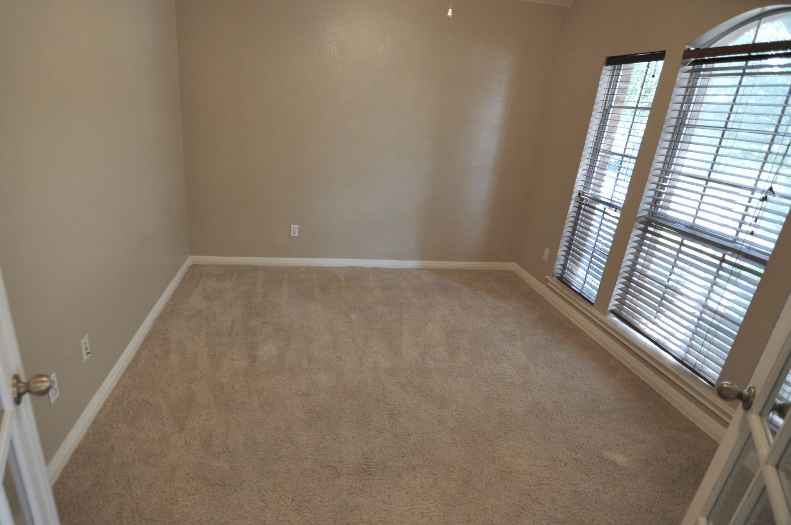 Amazing Round Rock home with bonus office! – photo 3