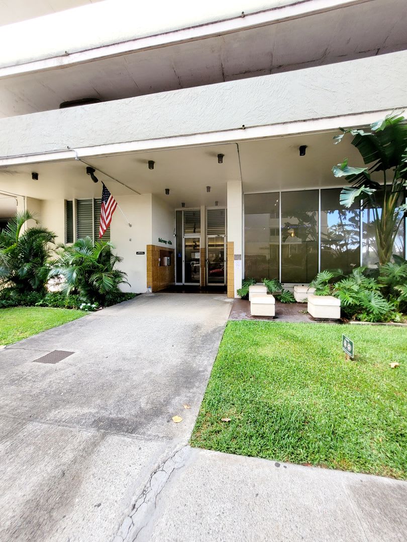Available Updated Studio Location Waikiki Fairway Villa Includes Assigned Parking Space Water Sewer Trash Window A C Secure Access Building On Site Security Pool Sauna Rec Area – photo 3