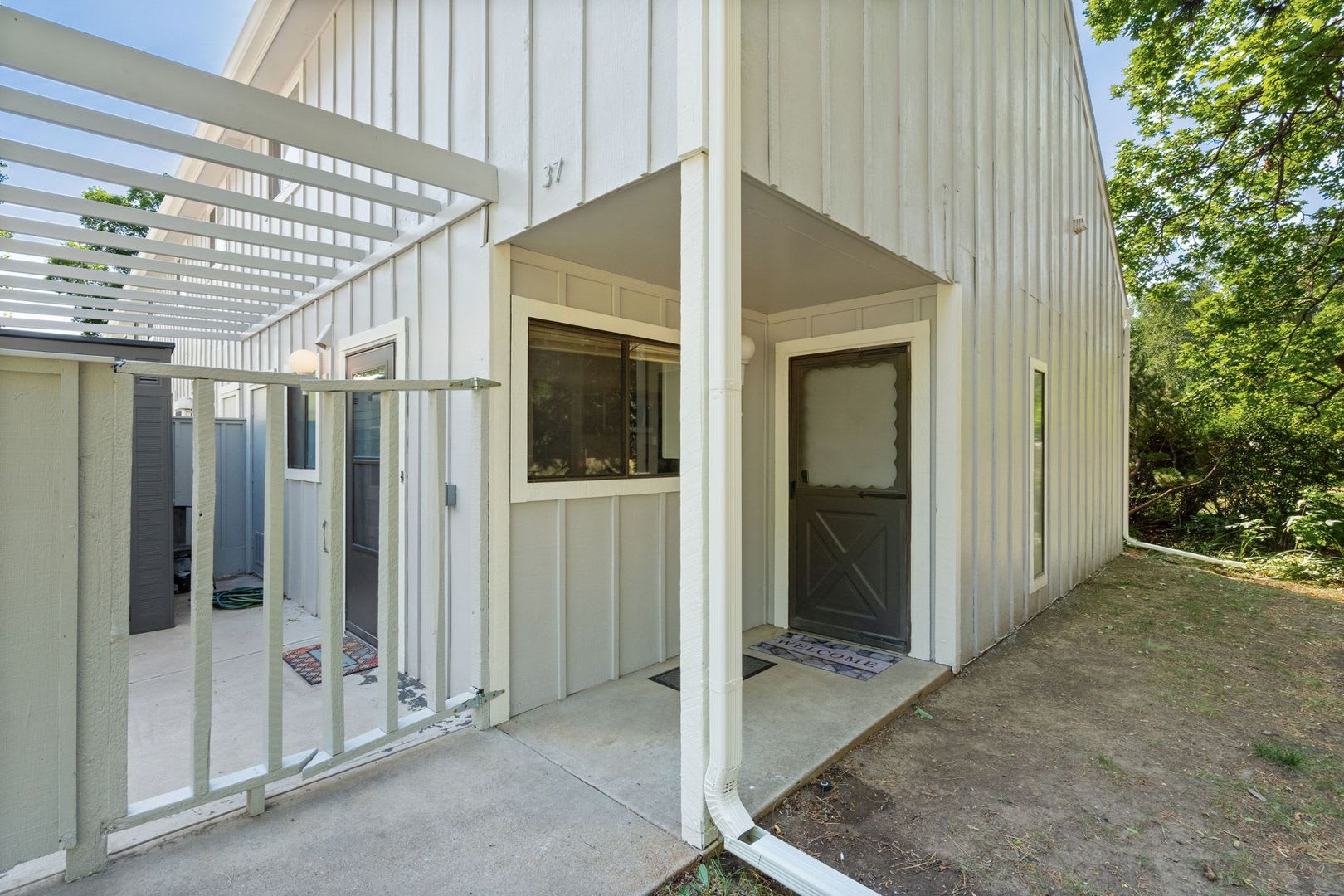 Updated 3-Bedroom End-Unit Townhome in Scotch Pines Condos – photo 4