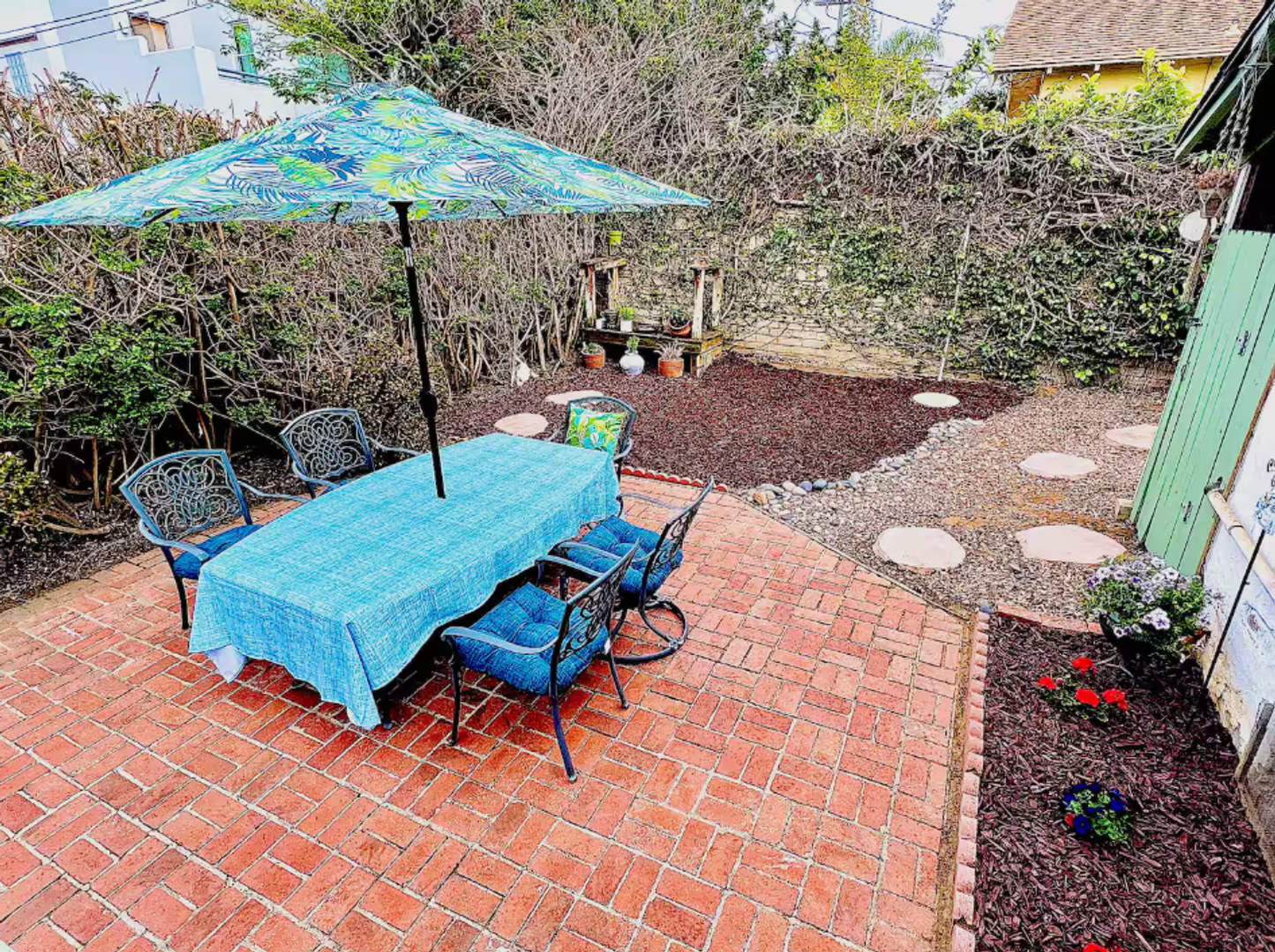 Coastal Charm in the Heart of Encinitas – 2 Bed, 1 Bath Avail 12/1 – photo 1