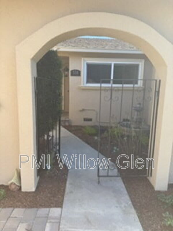 536 Curie Drive – photo 3