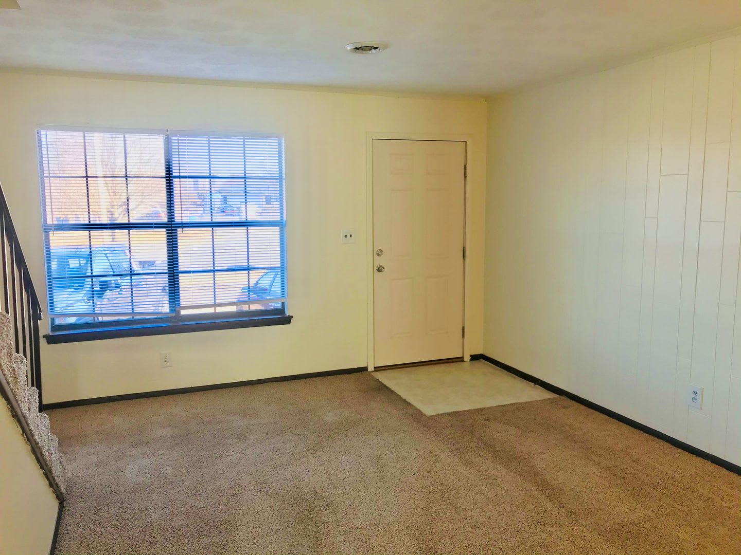 2 Bedroom 1.5 bathroom Townhome – photo 2