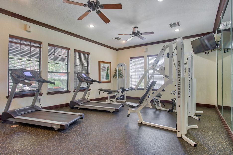 Mission Oaks Apartment Homes – photo 3