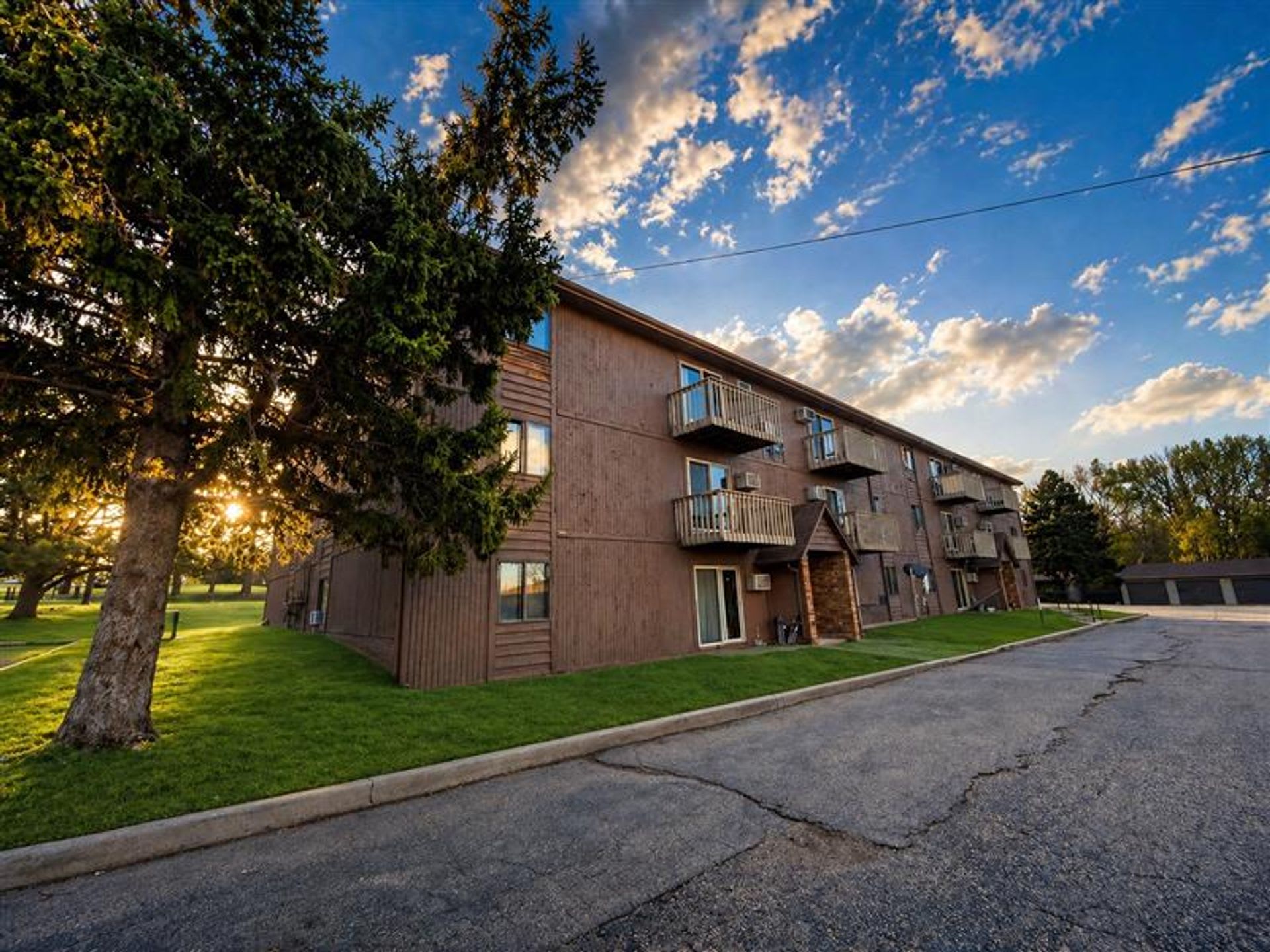 Amber Leaf Apartments – photo 1