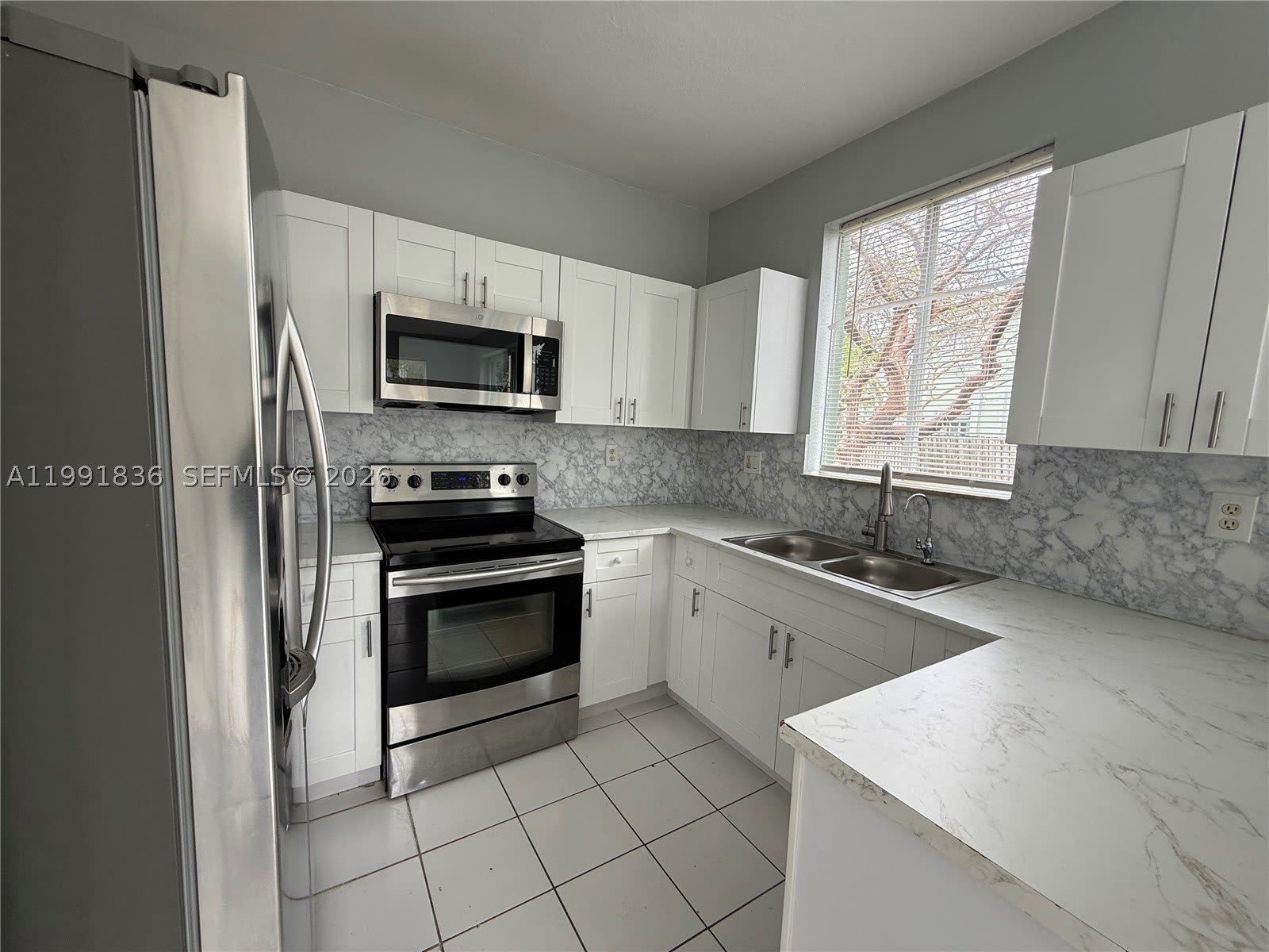 1586 SE 27th Ct – photo 2