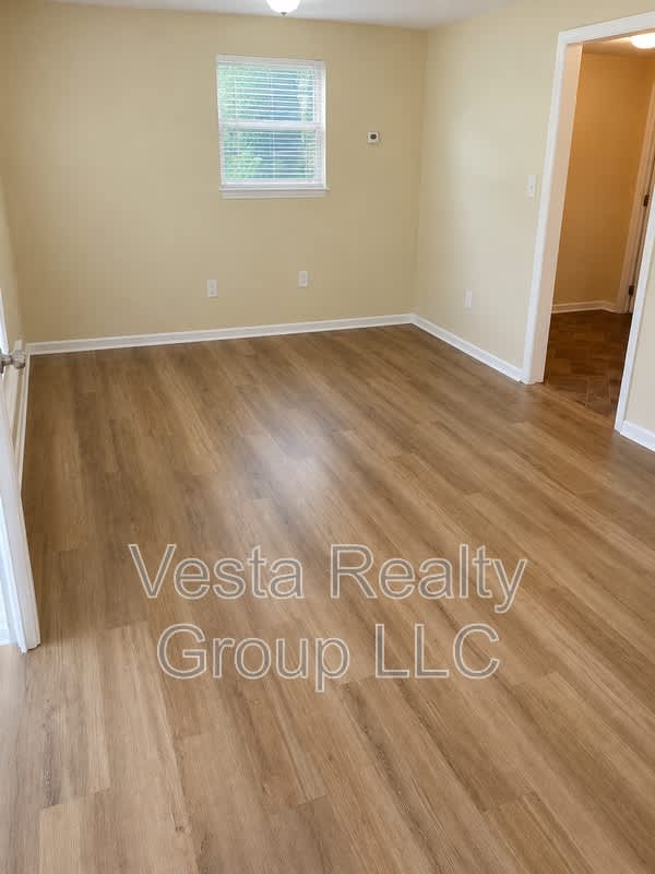 93 Forest Rd – photo 4