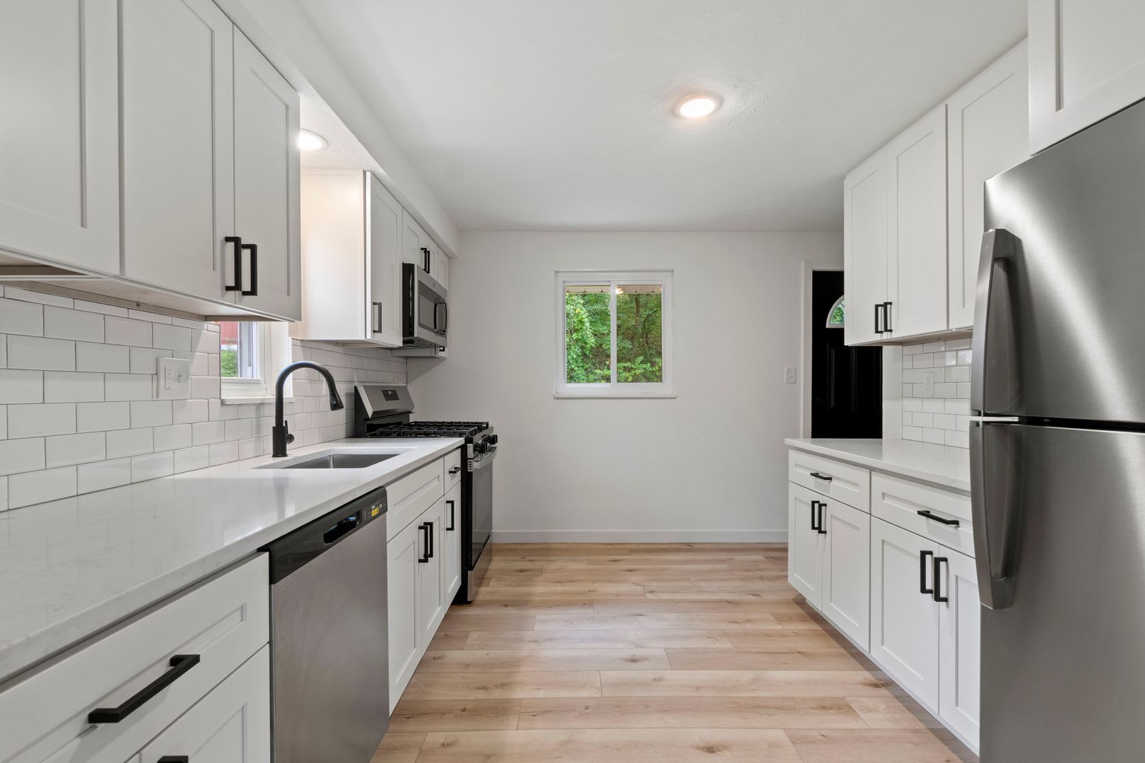 AVAILABLE NOW! Fully RENOVATED 3 bedroom in PENN HILLS! – photo 4