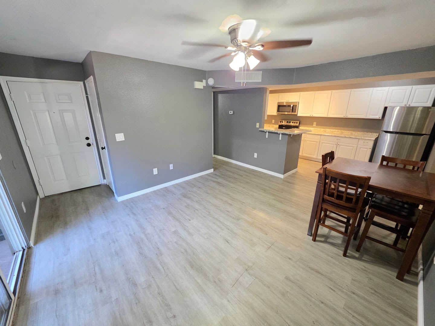 Spacious 2 Bedroom 2 Bath Condo in The Arbors! – photo 2