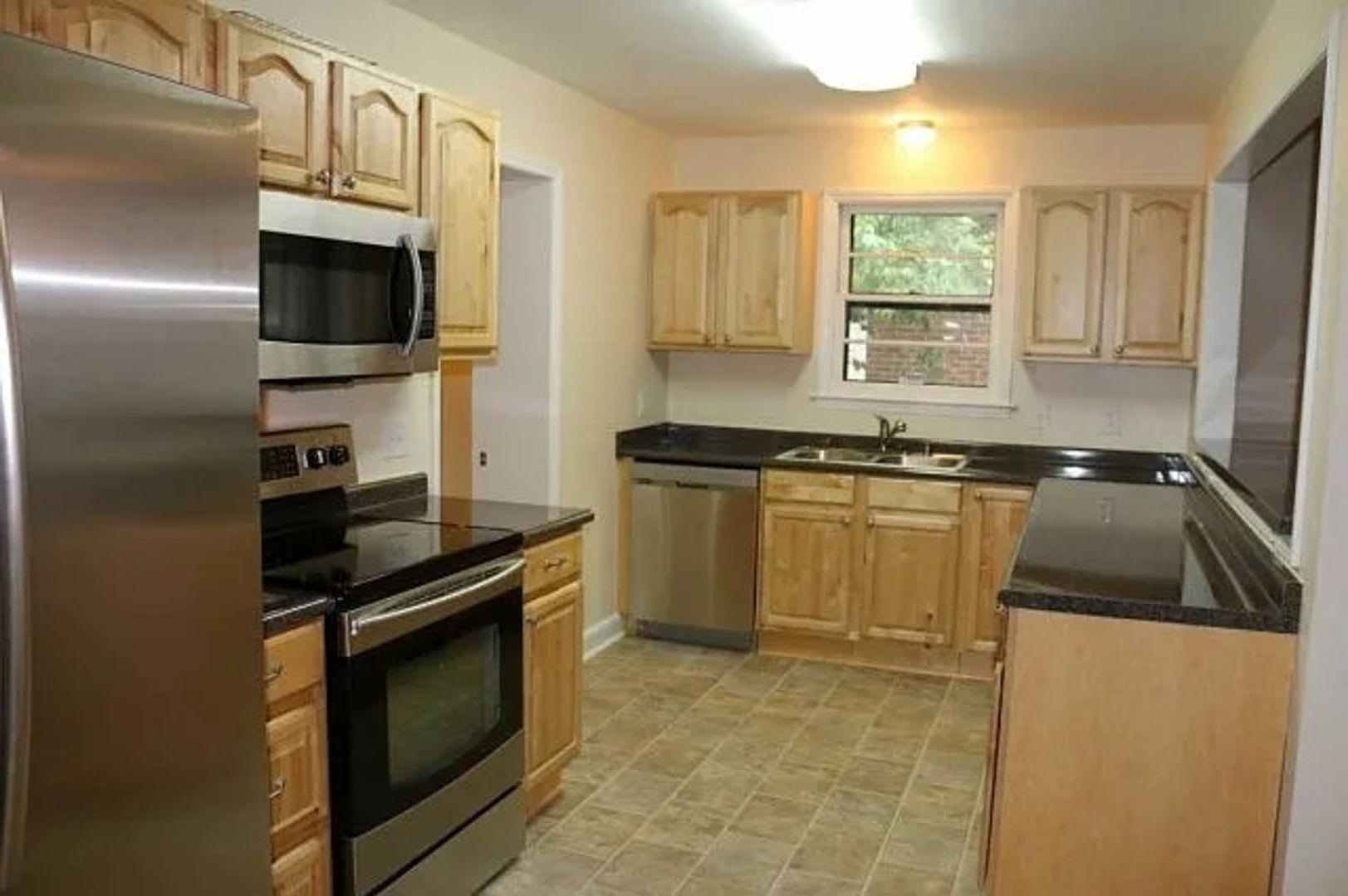 3 bedroom single level close to 5 points – photo 5