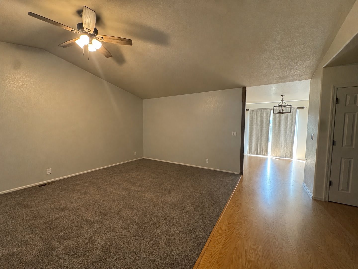 3 bedroom Home in Sutherlin – photo 2