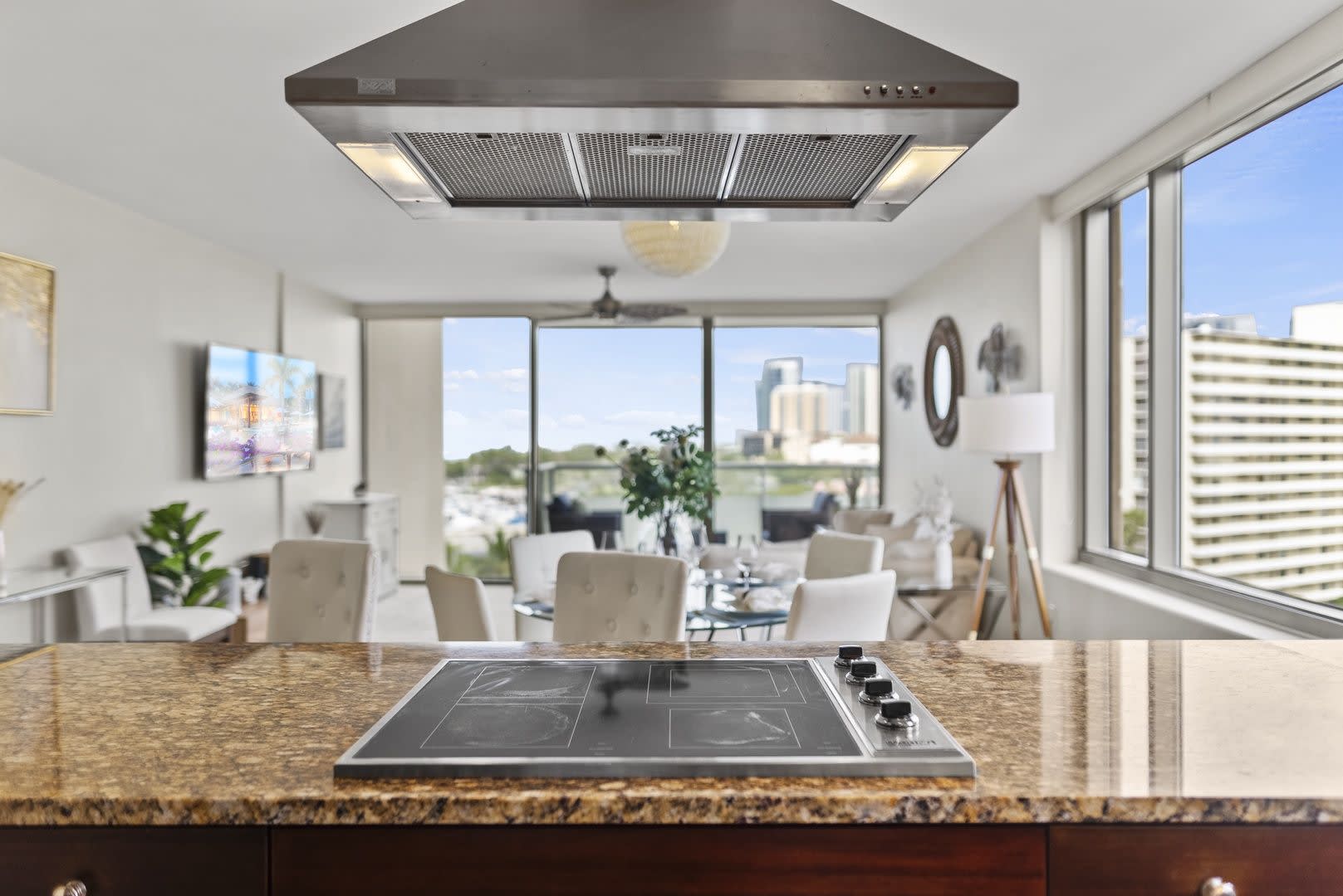 Watermark Waikiki Unit 901 w/ Panoramic Oceanviews – photo 4
