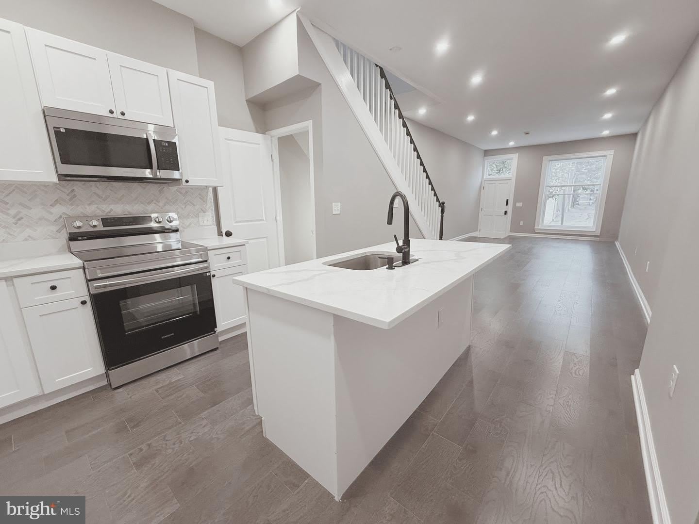 715 N PATTERSON PARK AVE – photo 5
