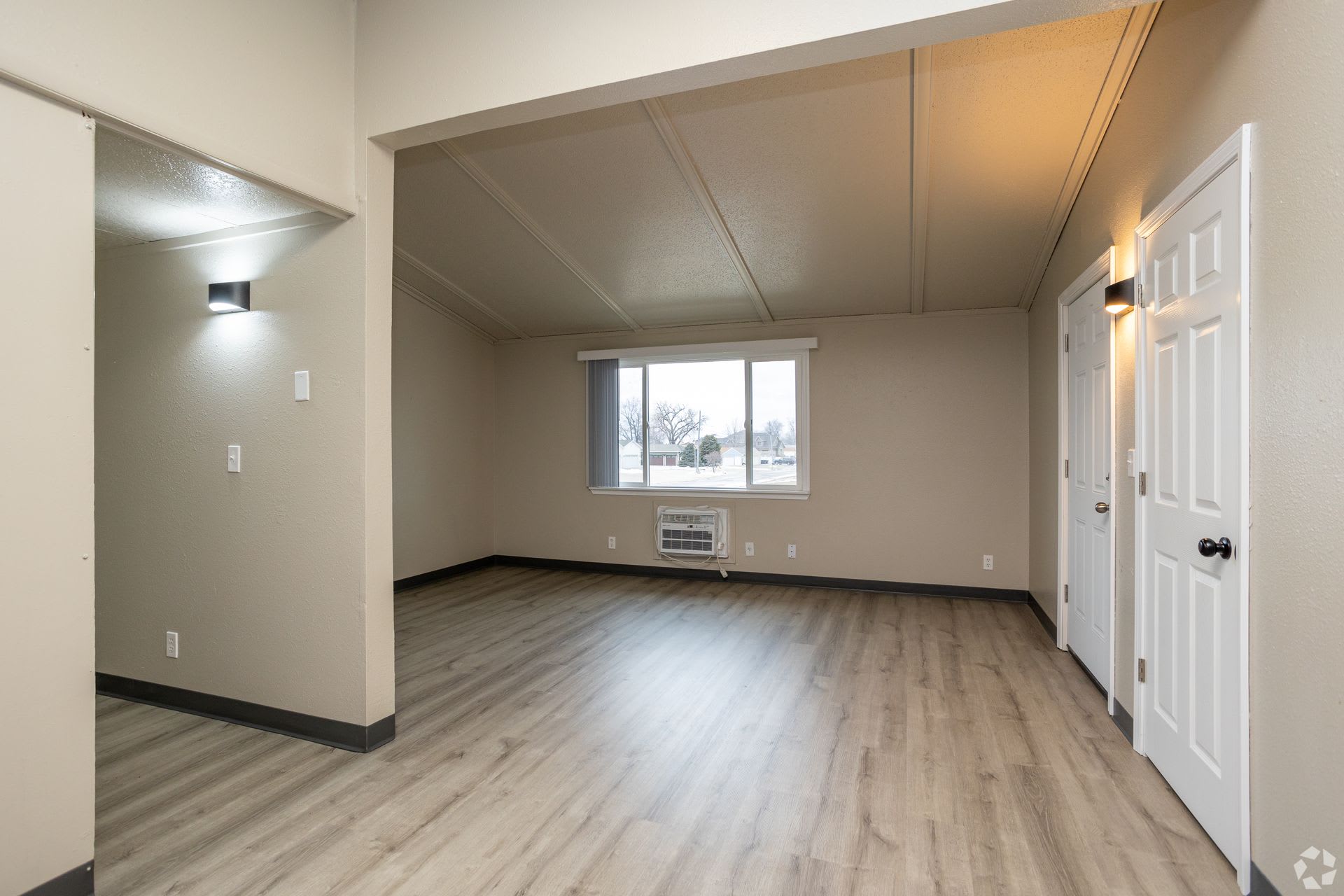 Mccook Apartments – photo 3