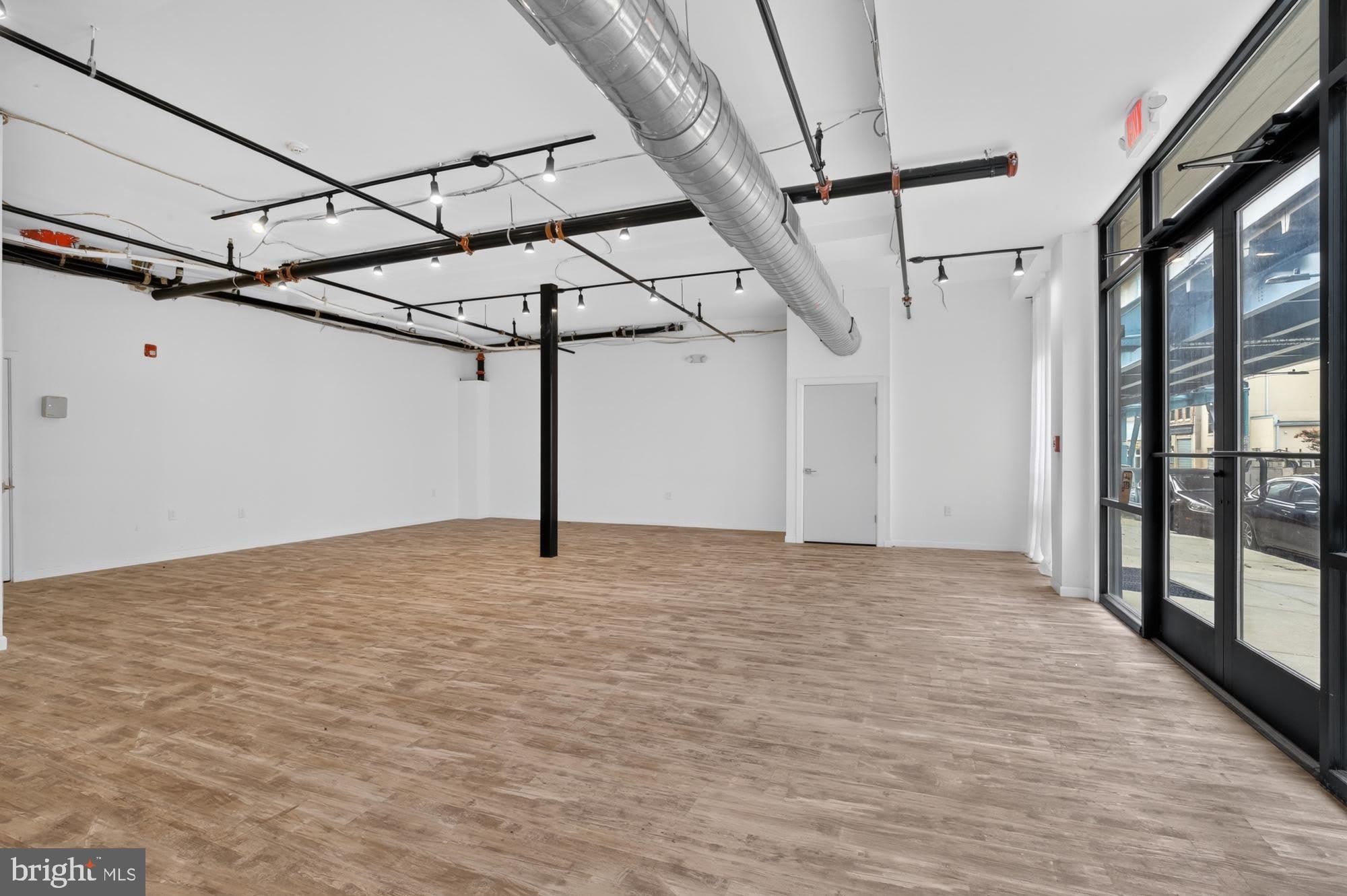 2119 N FRONT Street – photo 2