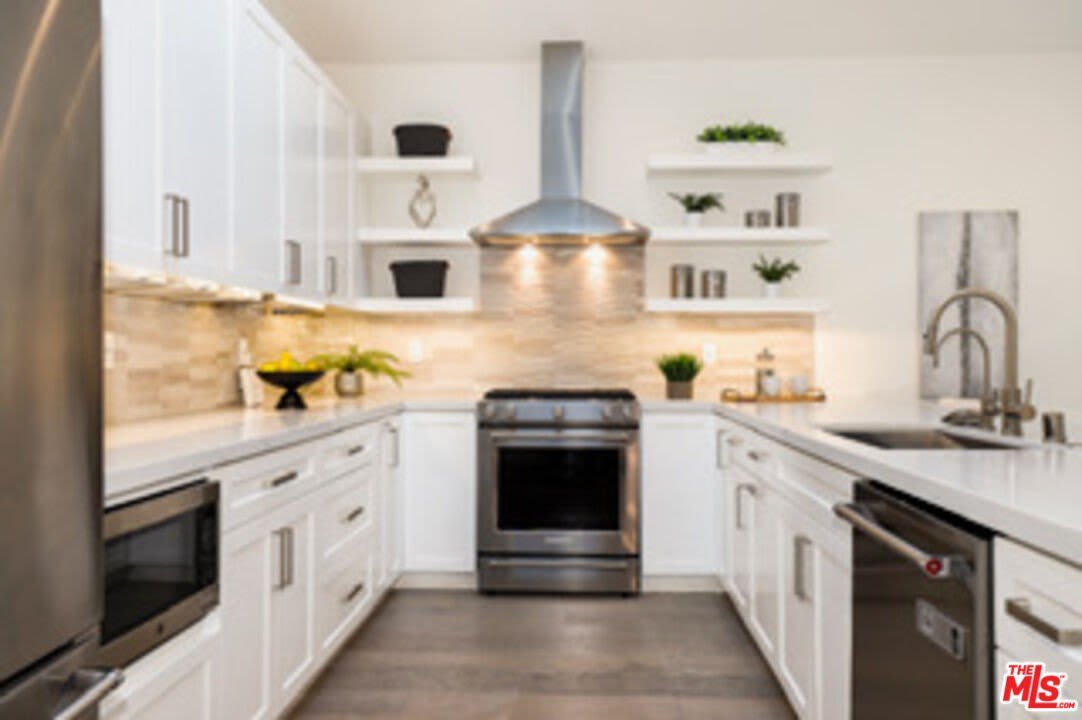 15122 Morrison St – photo 3