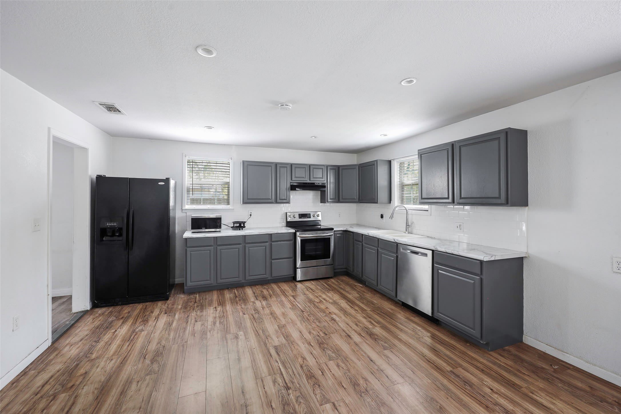 1130 W Day Street – photo 4