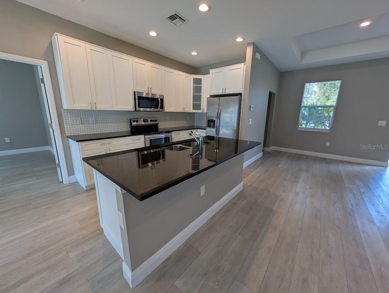 1643 JEANNIN Drive – photo 2