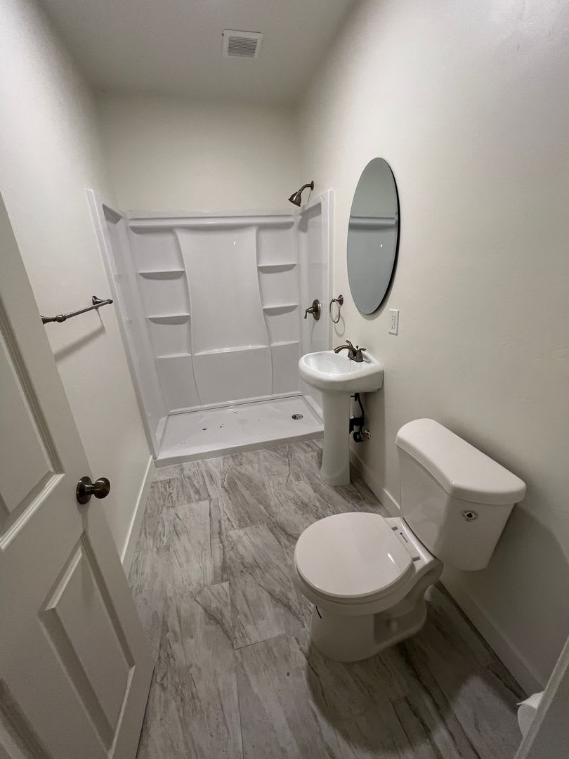 Recently Remodeled 1 Bed. Apt. Near Shopping & Public Transportation – photo 5