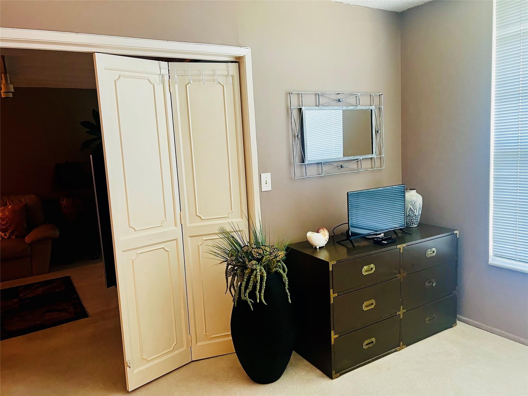 605 Oaks Drive – photo 4