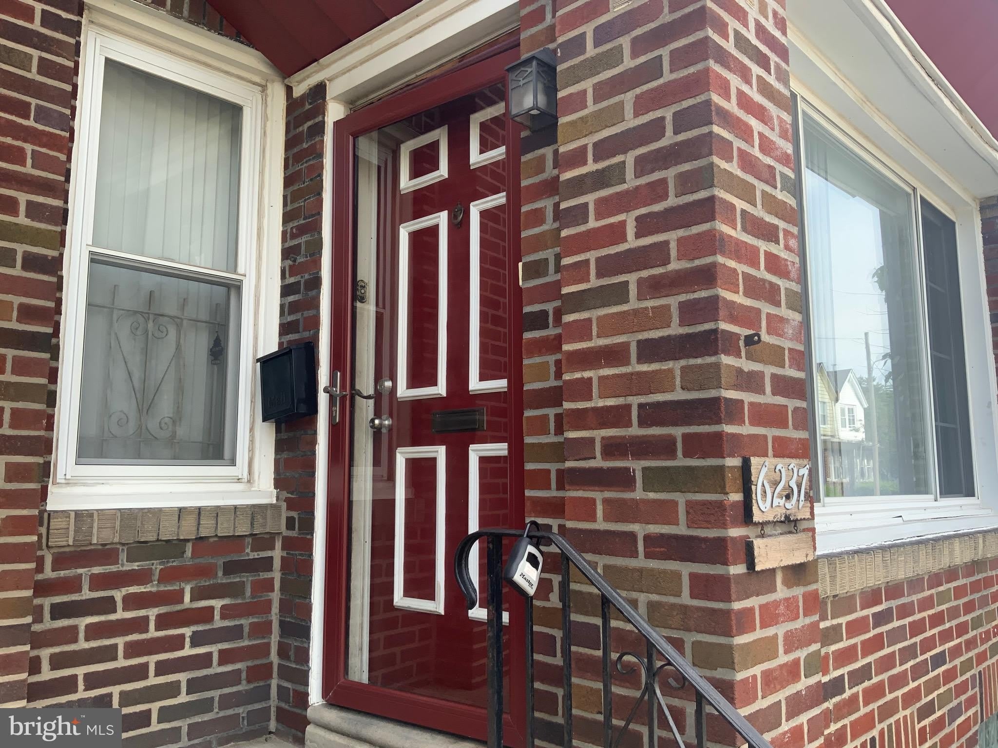 6237 N BOUVIER Street – photo 2
