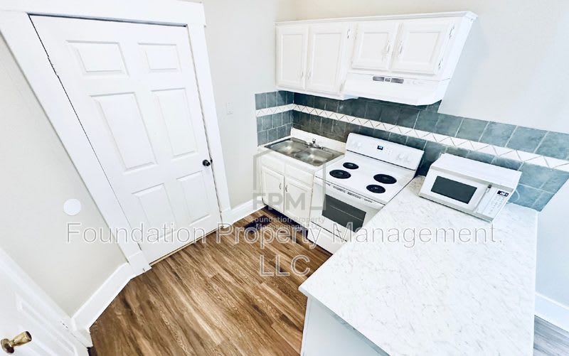 2106 Court Avenue – photo 3