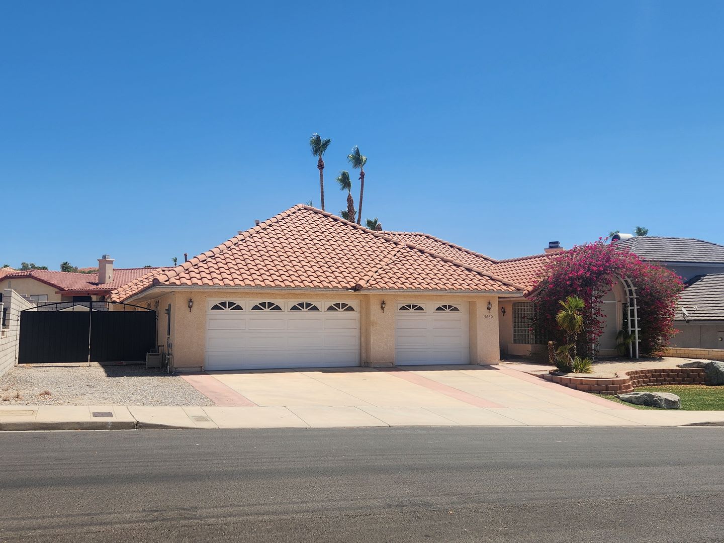 Laughlin Estates Custom Built Pool Home – photo 2