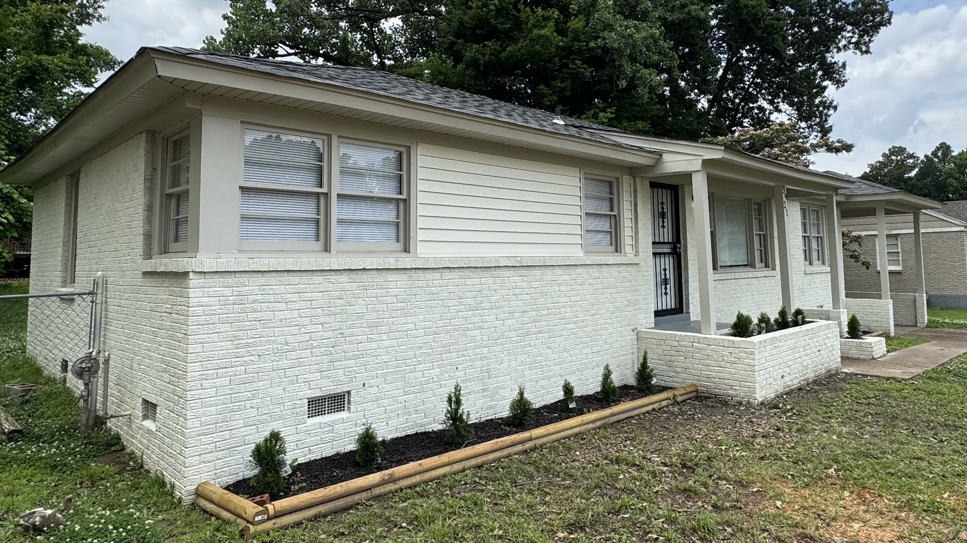 3921 Royal Oaks Dr – photo 2
