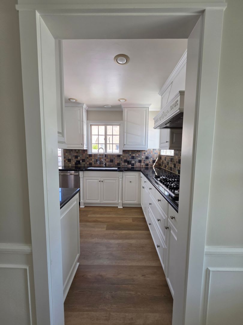 BEAUTIFUL 2 BEDROOM 1 BATH DUPLEX – photo 4