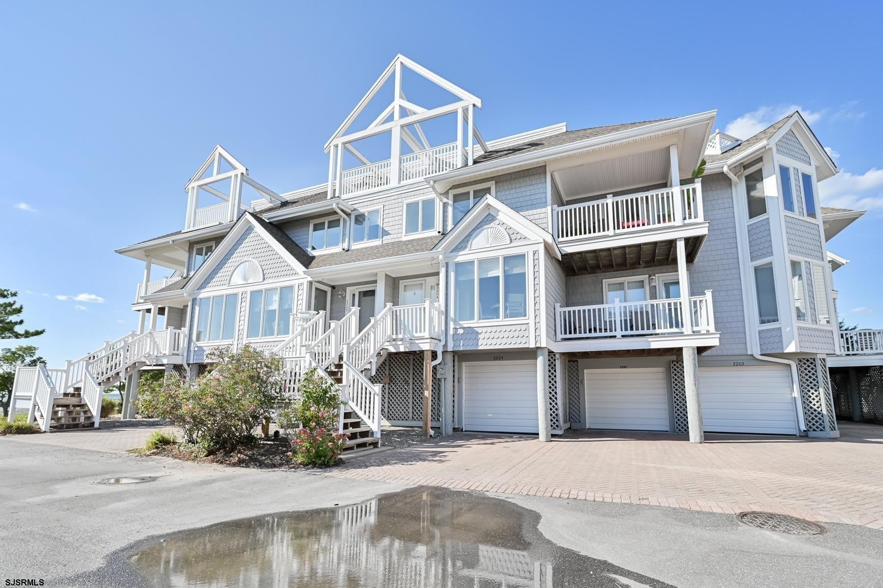 2204 East Dr – photo 1