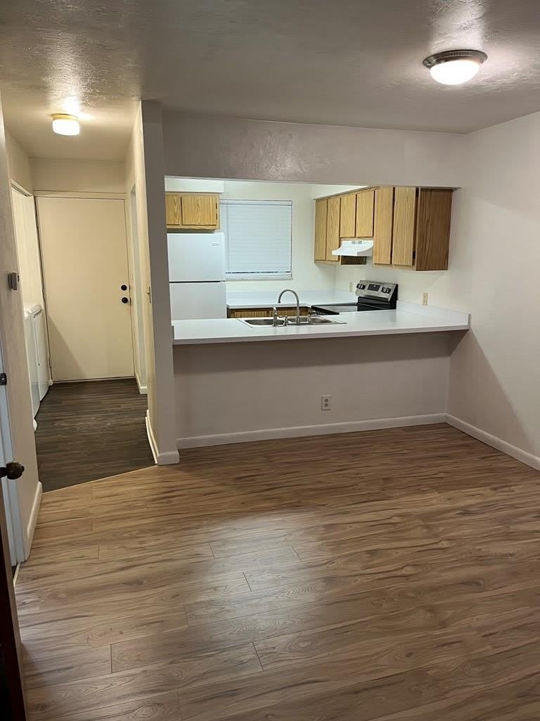 2560 SW 31st Pl – photo 4