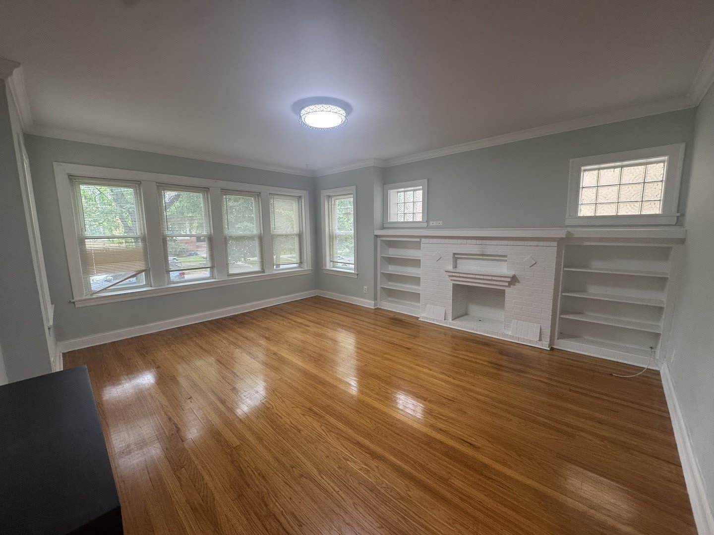 5405 N Sawyer Avenue – photo 2