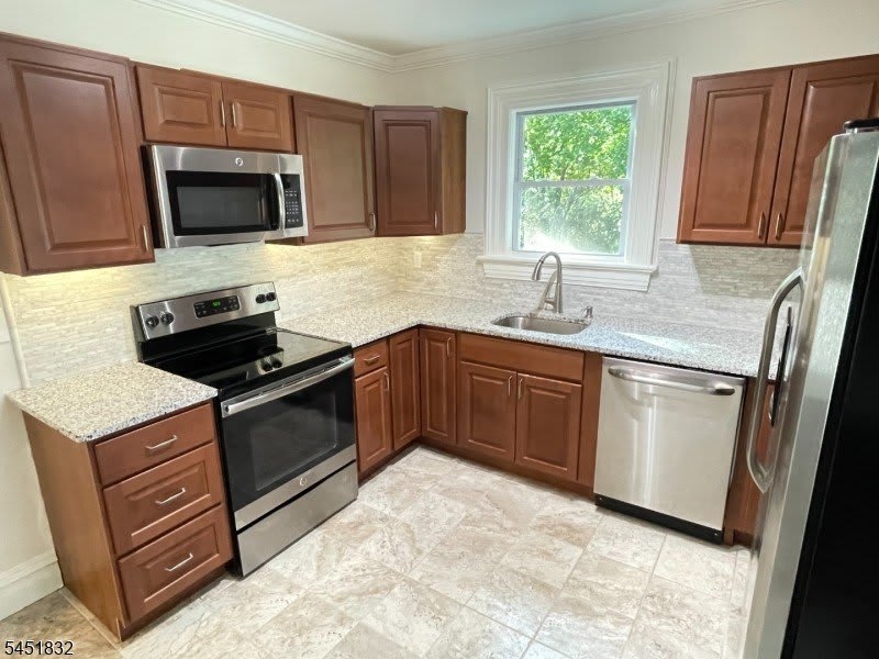 85 Western Ave – photo 4