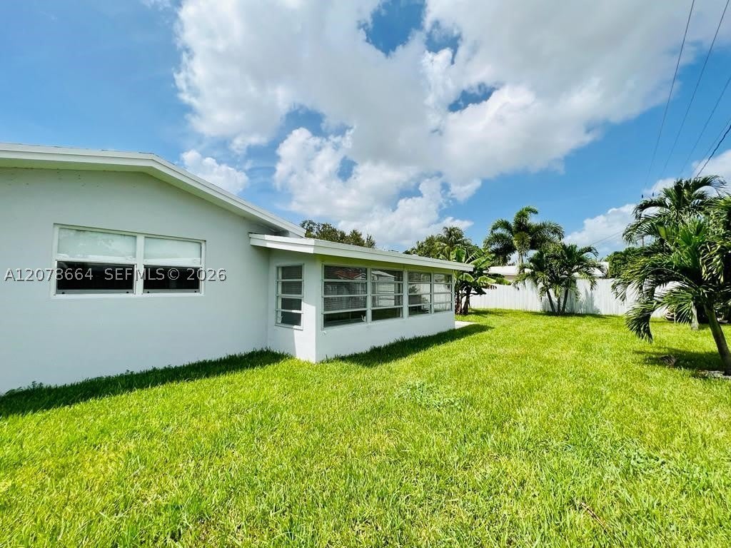 1931 NE 55th Ct – photo 4