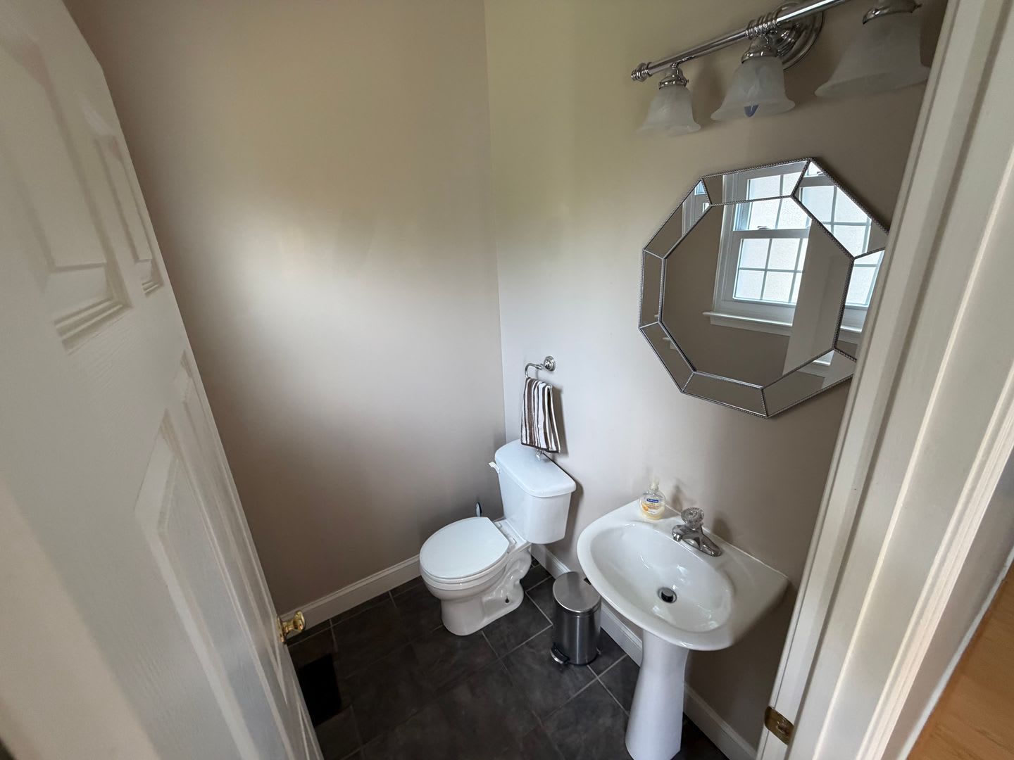 Large Updated Home in Elkridge – photo 4