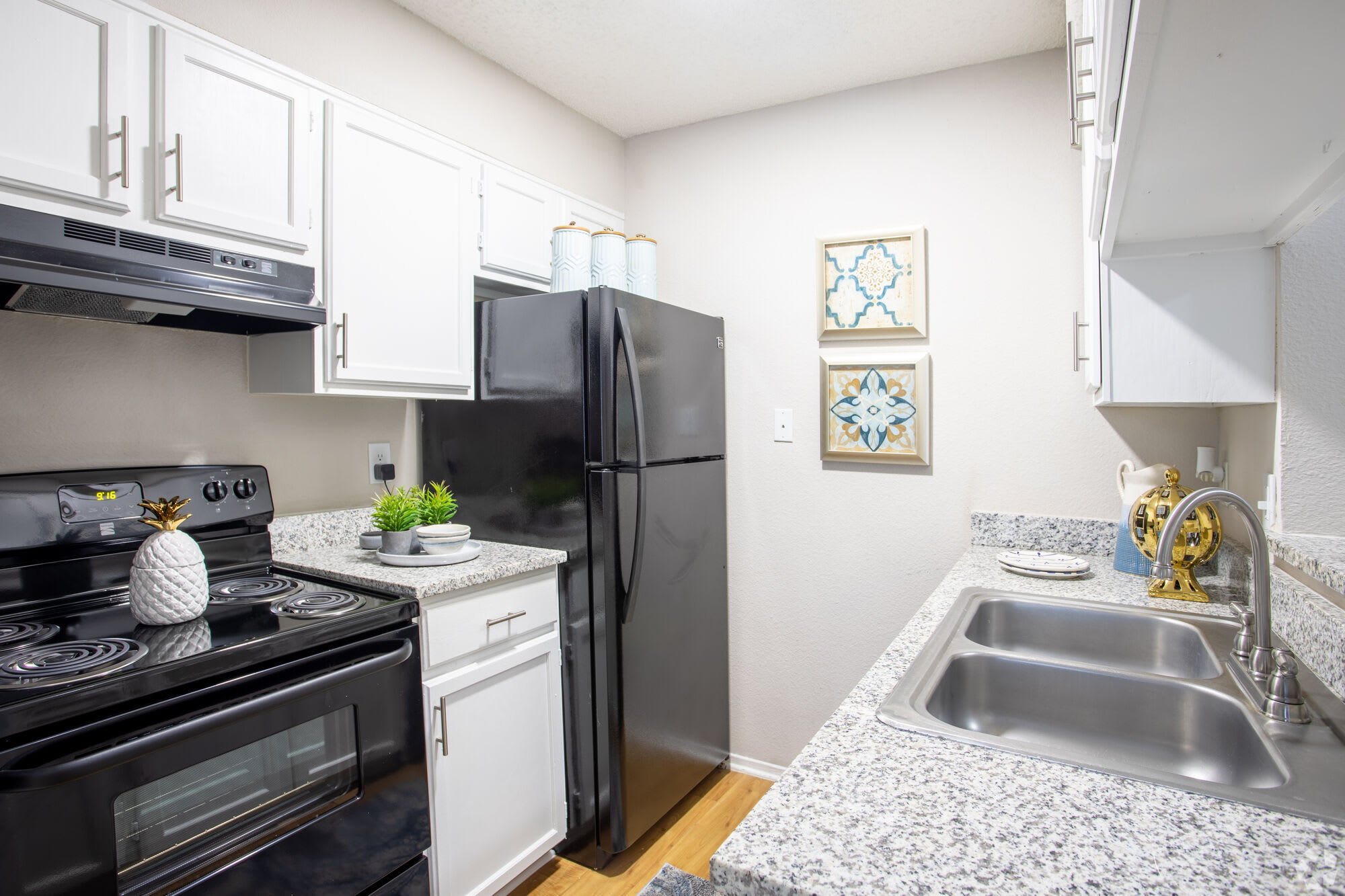 Aubry Hills Apartments – photo 1