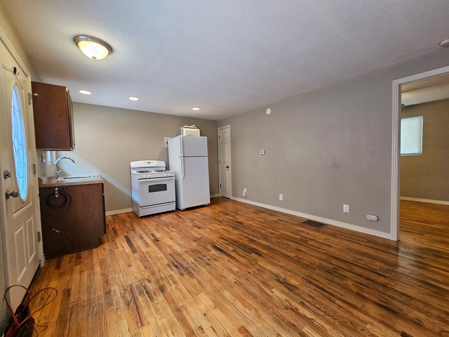 Highlands Stadium Area Great Sized 1 Bedroom With Beautiful Hardwood Floors Reserved Parking Extra Storage Fenced Yards – photo 2