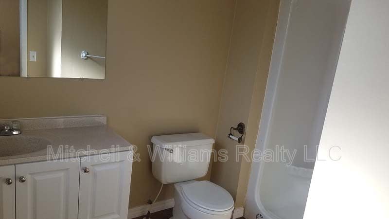 1135 Caliente Dr 2 – photo 2